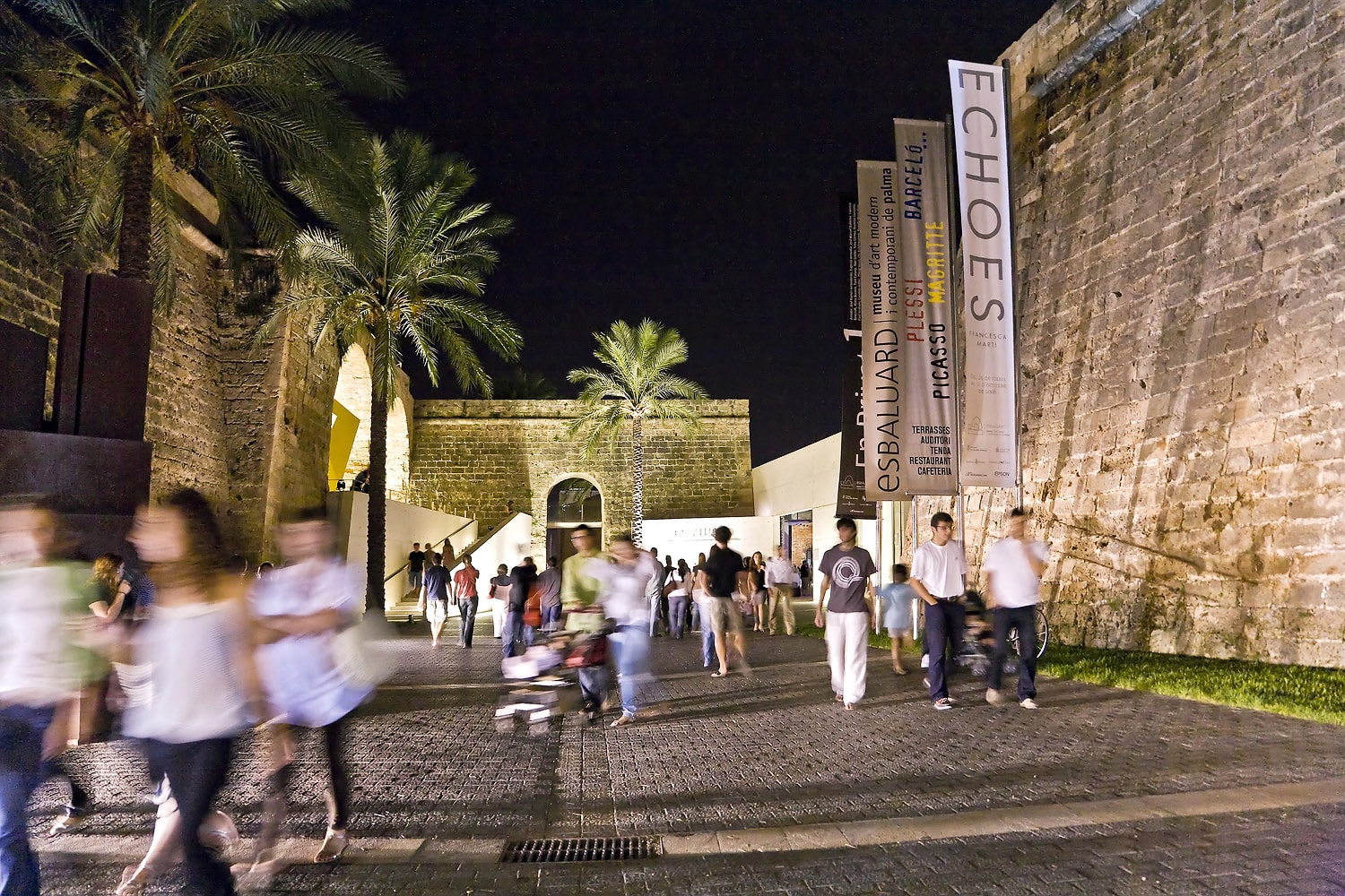 People visiting "The Baluard" Museum