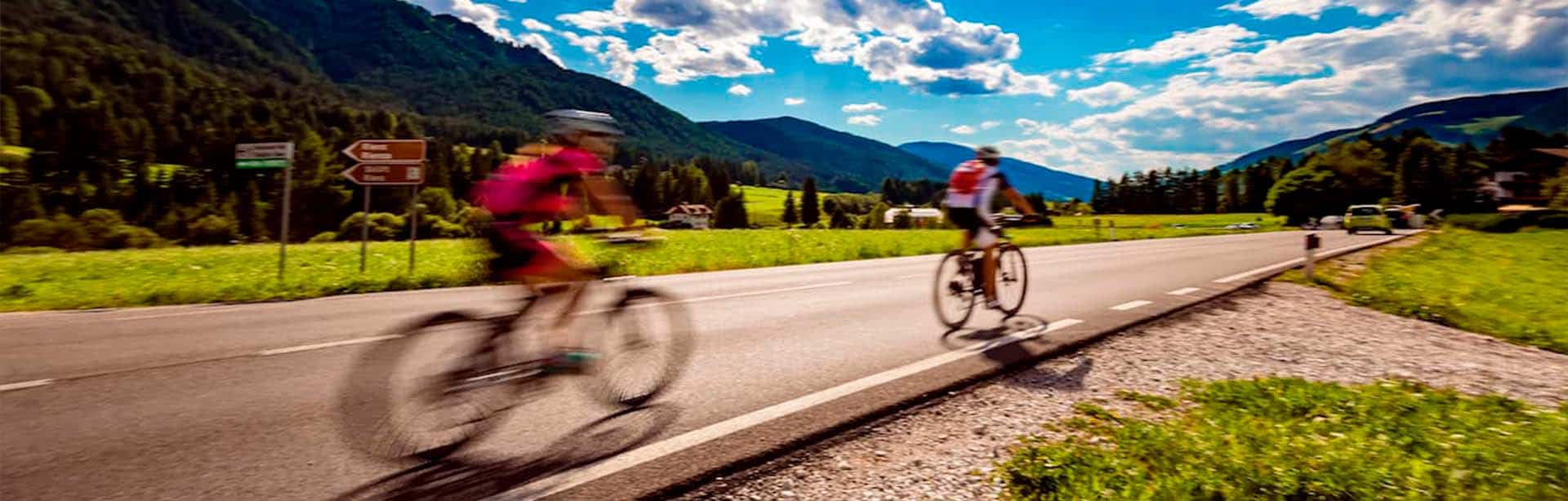 Ciclistas en ruta de carretera desde Puerto Pollensa