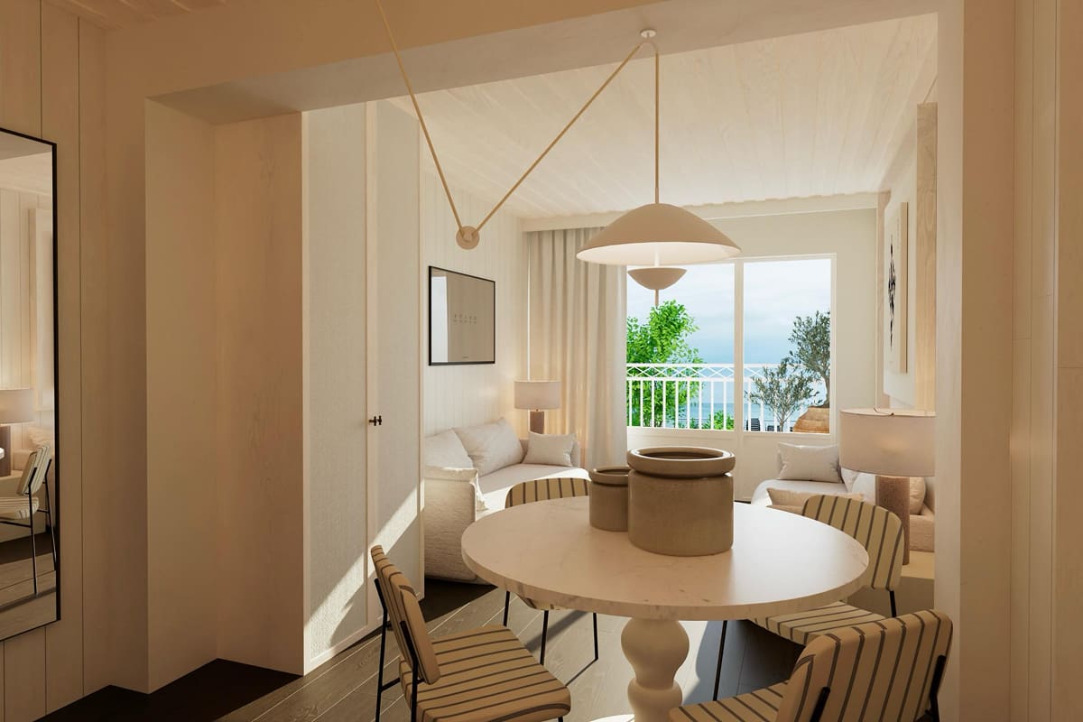 Esszimmer mit rundem Tisch und Balkon
