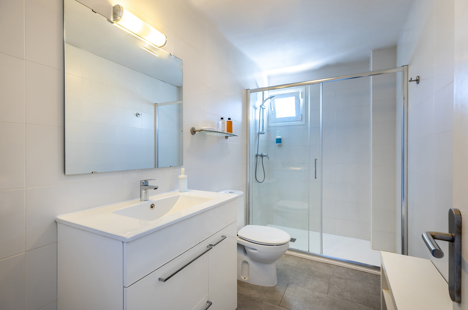 Baño completo con ducha
