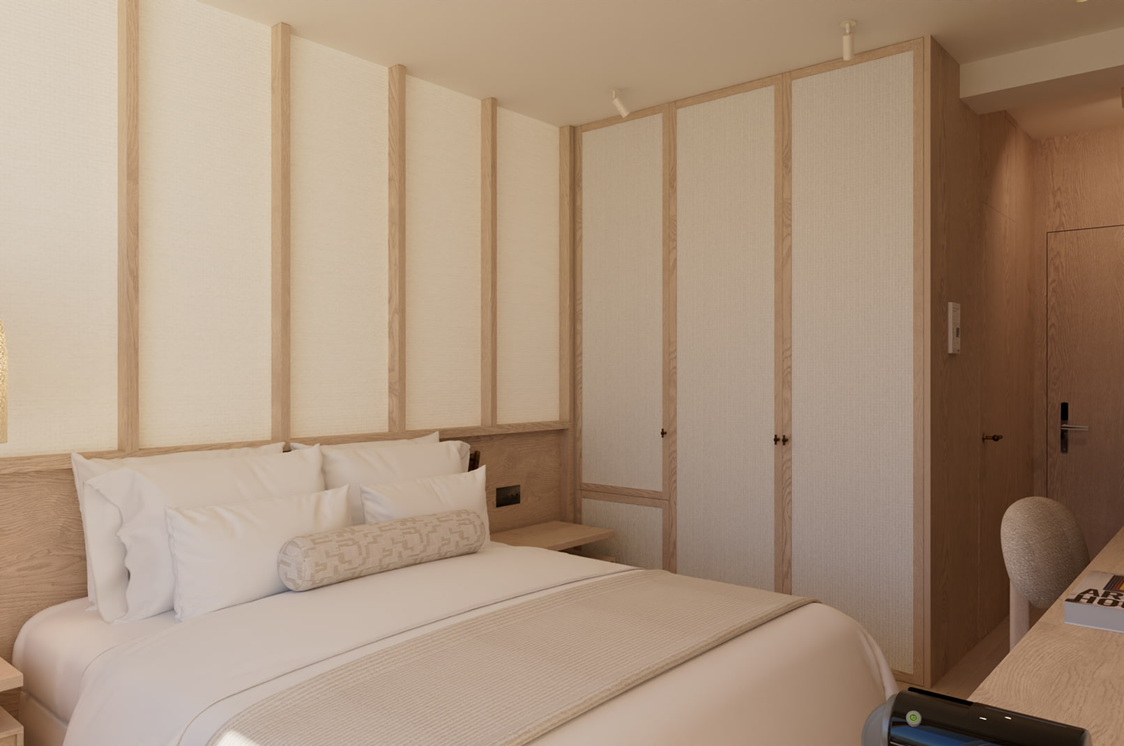 Cama doble con almohadas decorativas y armarios de madera
