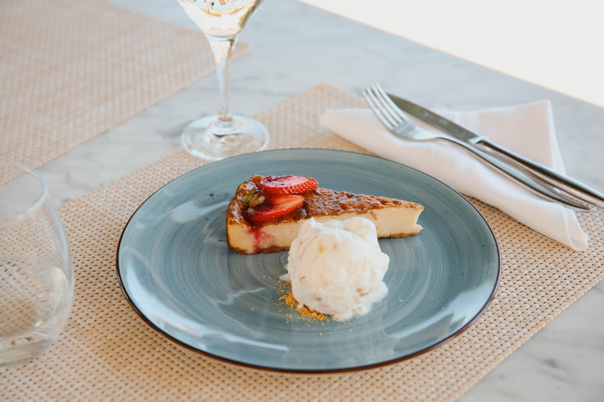 Detail of a dessert dish served in one of the Hoposa Restaurants